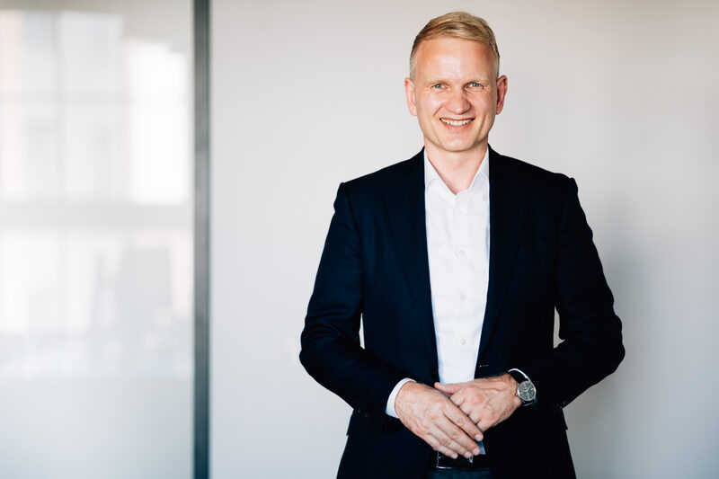 Christian Kröncke, Geschäftsführer von Kröncke Immobilien, im dunklen Sakko
